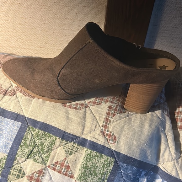 Hippie laundry shoes/mules, size 11, brown suede, 3 inch heel, never worn, NWTS - Picture 6 of 8